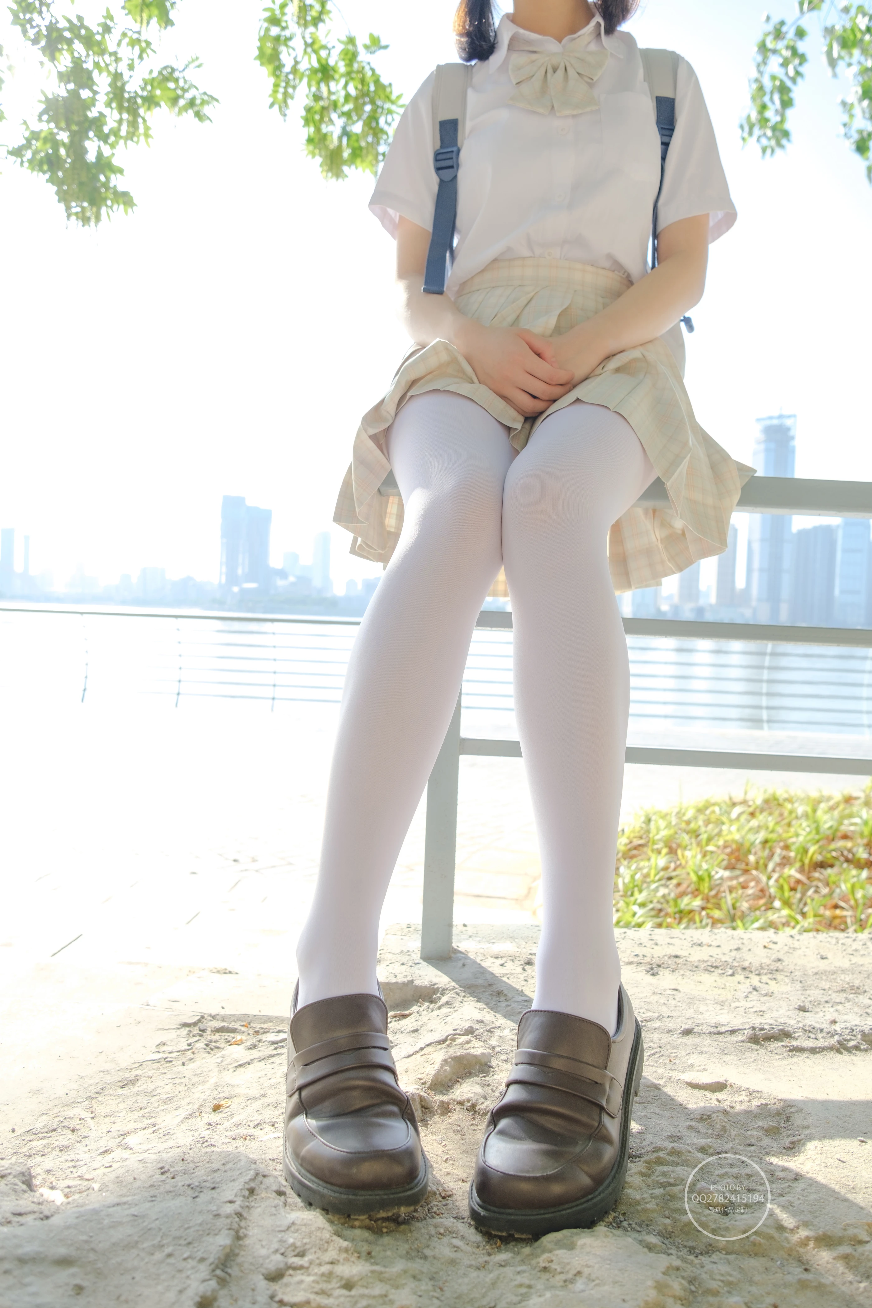 森萝财团 有料 NO.040 海边JK制服白丝 [95P]插图4